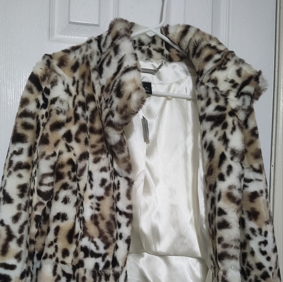 Nwt White House Black Market Faux Fur Jacket - Picture 4 of 5